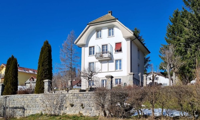 Les Breuleux House | Grande Maison sur Trois Étages, Endroit Calme. Animaux Acceptés