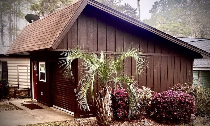 Zavalla Cabin | Wake at Mid-Lake