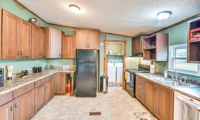 Union Springs House | Rustic Union Springs Home w/ Gas Grill + Deck!