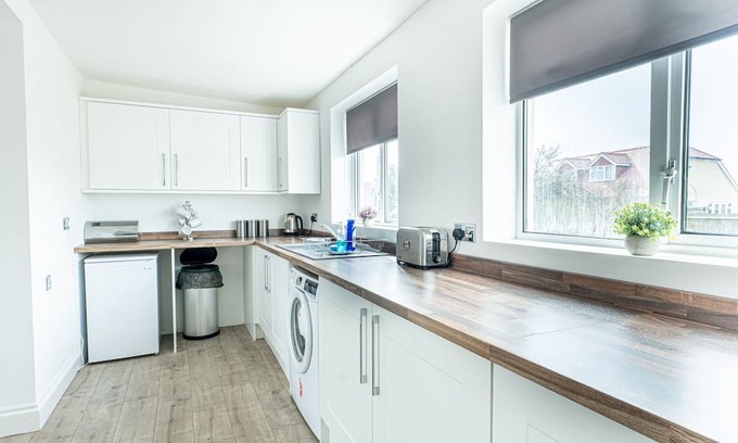 St Mary's Bay Apartment | Seaside Bliss: Spacious 4BR Beach House in Dymchurch with Stunning Views