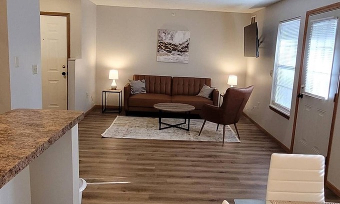 Bloomington Apartment | Furnished 3 Bedroom in Bloomington