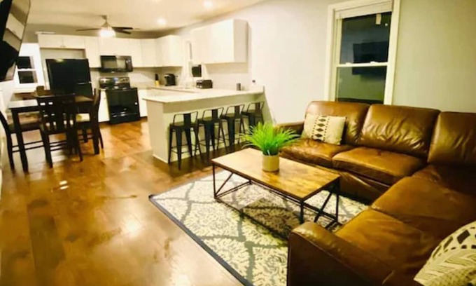 Kettering House | Friends & Family Oakwood-Kettering, UD Home 2Bd2Ba