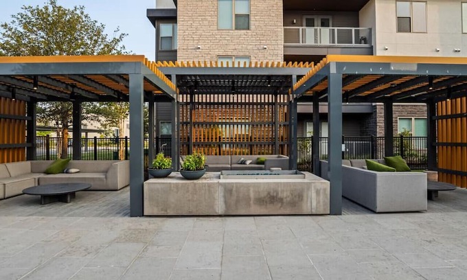 Fort Worth Apartment | Cozy Oasis 1BR King Bed | Pool | Gym | Laundry