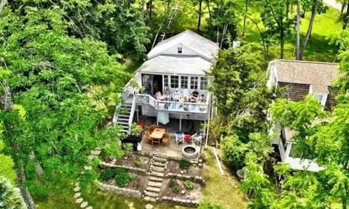 Town of Richmond Cottage | Relaxing Lakefront Cottage Retreat