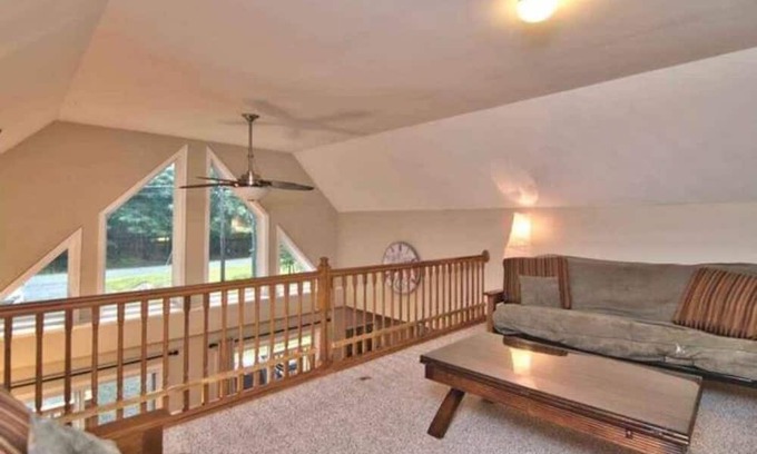Lackawaxen Ski Chalet | Cozy Chalet in Masthope Mountain Community