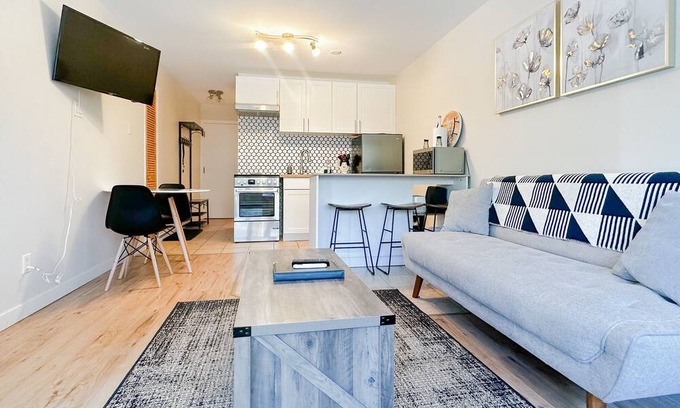Mont-Tremblant Village Condo | The Alpine Nest-3 Beds|4 Guests |Free Parking |Pool