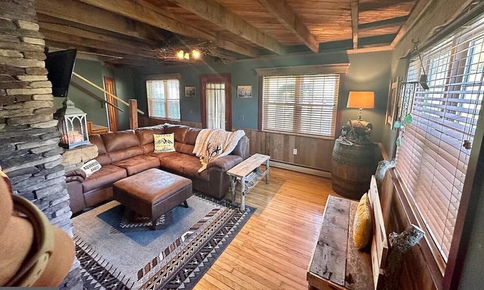 Riverton House | Beautiful Farm House on the Potomac River