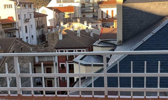 Jaca Apartment | Apartment Jaca, 3 bedrooms, 9 persons