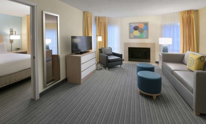 Houston House | Perfect for Groups! Spacious Unit w/ Kitchen, Outdoor Pool, Free Bfast & Parking