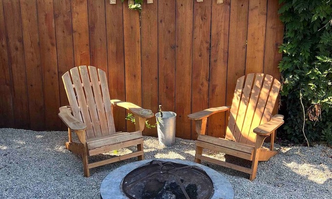 Old San Leandro House | Sunny and Spacious In-Law in Downtown San Leandro