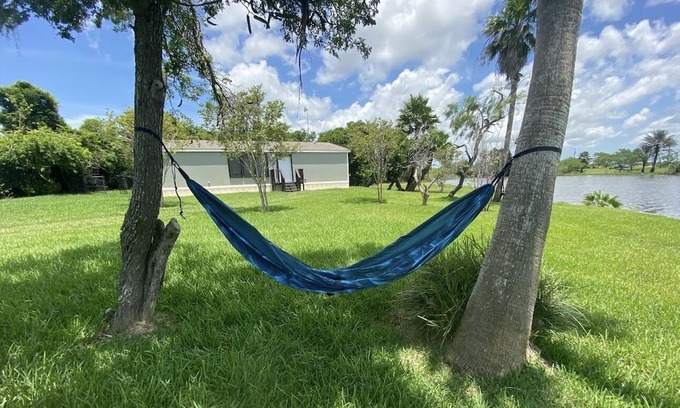 Los Fresnos House | Beautiful Water Front Ranch Getaway