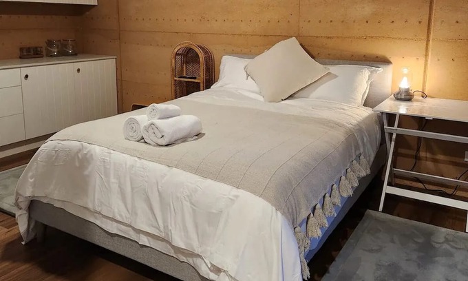 Narrawong Bed & Breakfast | Rammed Earth Farm Stay