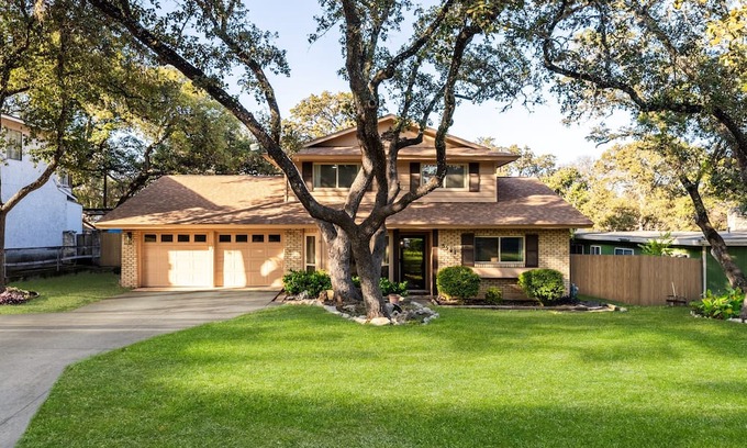 Vance Jackson House | The Rockmoor House in the Medical Center