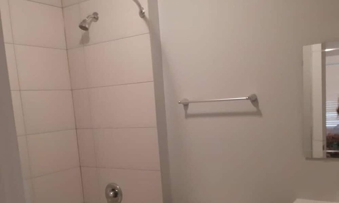 Barrie House | Ensuite room in brand new townhouse.