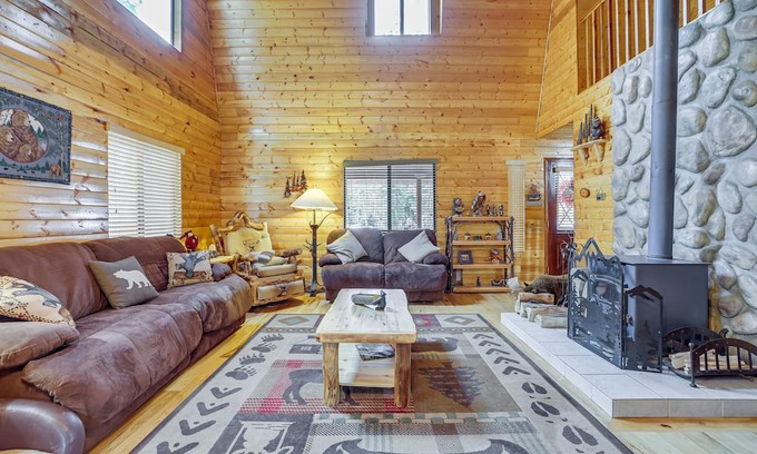 Meadow View Heights Cabin | Utah Cabin Retreat: 32 Mi to Brian Head Resort