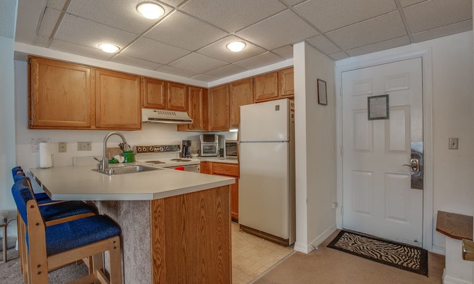 Killington Condo | Pico Mountain Condo: Ski On/Off, Close to Killington. C307