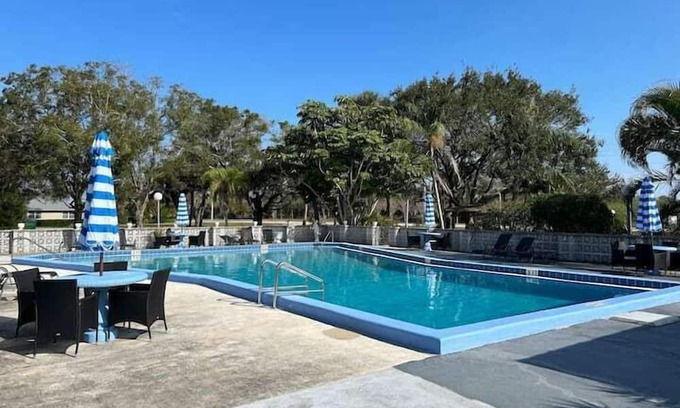 Sebastian Apartment | 3 Bedroom 838868 by Houzlet