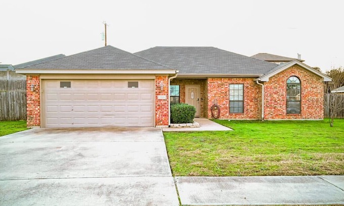 Killeen House | Relax in this Stylish Home | Close to Hospital