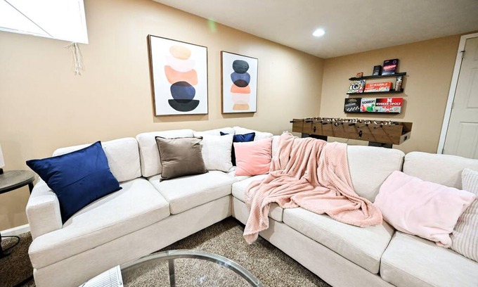 Lincoln House | Central Location - Great for Groups - Sleeps 16