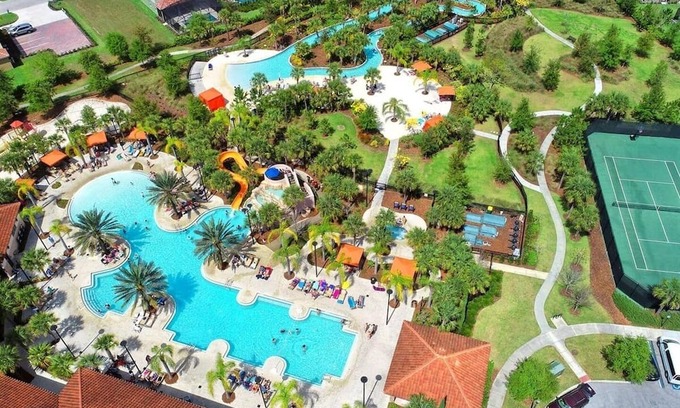 Loughman Villa | Private Resort Villa 6 BR, Pool/Hot Tub, Home Theater, Central to Theme Parks