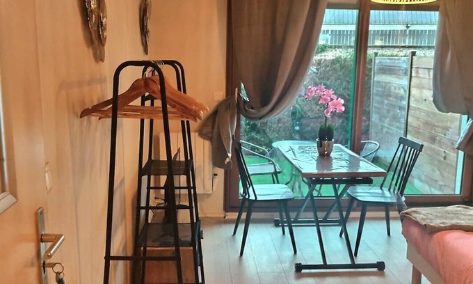 Evreux Apartment | Appart Bourg 13, Calme, Jardin Privé, Wifi Gratuit et Proche Toutes Commodités