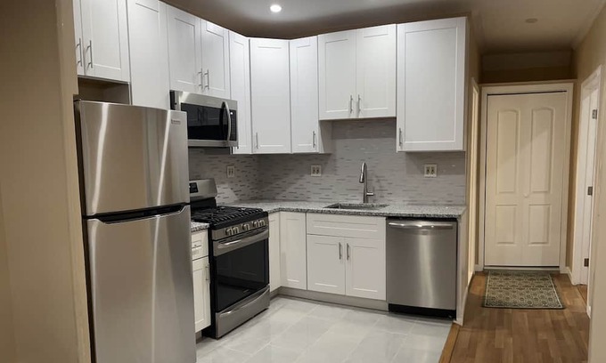 Meriden Apartment | Charming 2-Bedroom Apartment