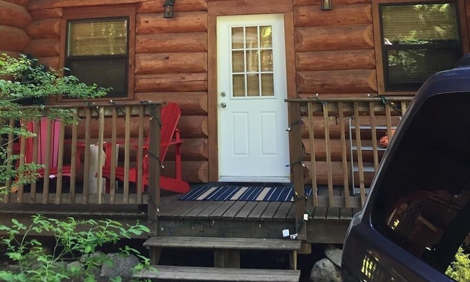 Sunshine Valley Cabin | Welcome to Serenity! A cozy log cabin in a beautiful area to relax & recharge.