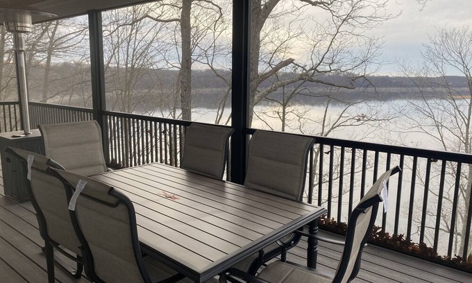 Scottsville House | Sunset Shores has an amazing lake view, the best is the sun set on the water.