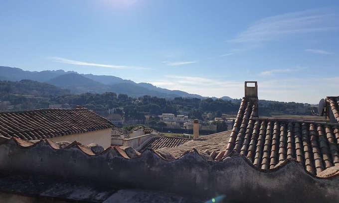 Sablet House | Holiday Home 'L'angélus' with Terrace, Wi-Fi and Air Conditioning