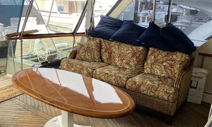 Midtown Boat Rental | 1983 65 foot Hatteras Motor Yacht