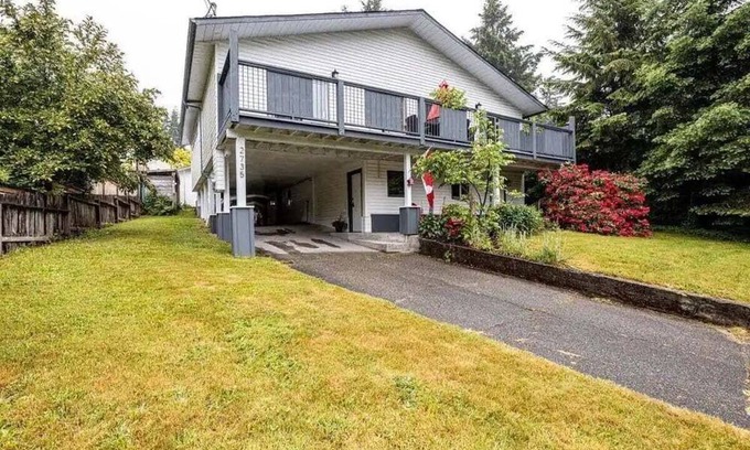 Shawnigan Lake Apartment | Cozy guest suite in Shawnigan Lake - 300m to main beach, family & pet friendly!