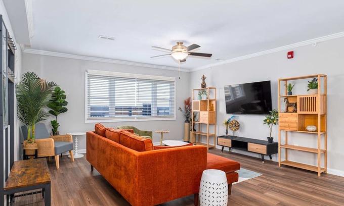 Cottage Line Apartment | New Renovation / Direct Beach Access / Ocean View