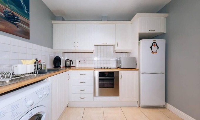 Drumcondra Apartment | Inviting 1BD Flat - 21 Mins from Dublin Airport!