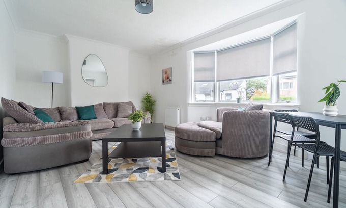 Bailleston House | Snug Modern Home in Eastern Glasgow