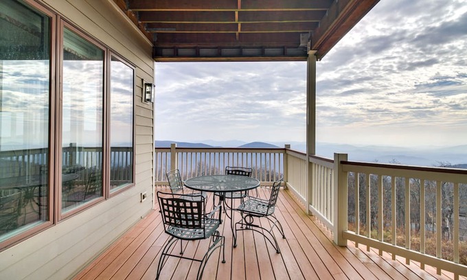 Chestnut Springs Apartment | Massies Mill Condo: Mountain Views in Wintergreen!