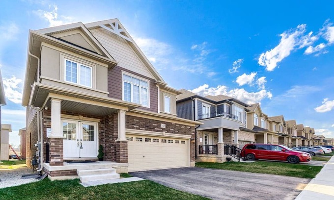 Brantford House | Spacious Comfort: 4 Bedroom Home For Modern Living