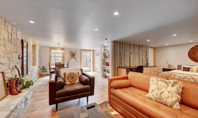Kerr Gulch Apartment | Luxury Mountain Retreat near the lake & downtown!