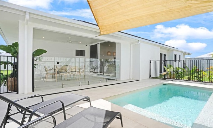 Trinity Beach House | Serenoa - Your Ultimate Family Oasis in Trinity Beach