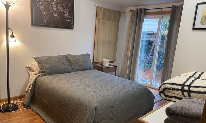 Southeast Eugene House | Unique & cozy South Eugene home, pet friendly, fenced yard, great neighborhood