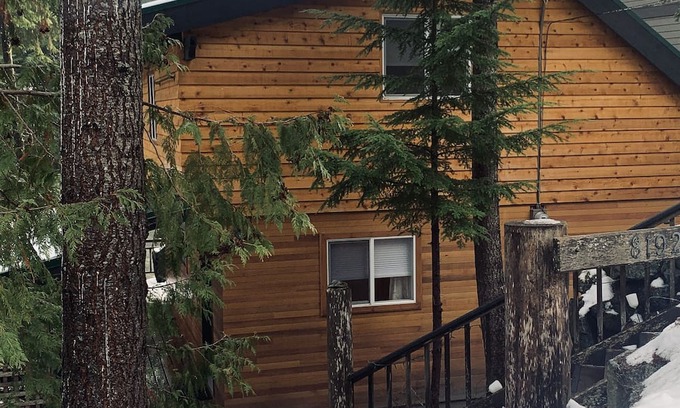 Alpine Meadows Cabin | Cozy 1970's Ski Cabin in Whistler, close to Whistler Village and ski lifts