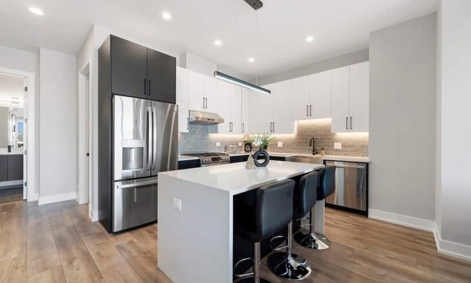 Lower West Side Apartment | Cozy Chicago Haven w/High Speed Internet & Balcony