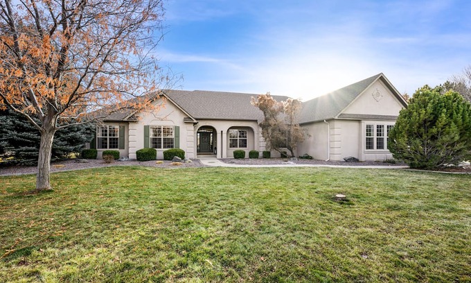 Redlands House | Beautiful 5BR Redlands Home with Fabulous Monument Views