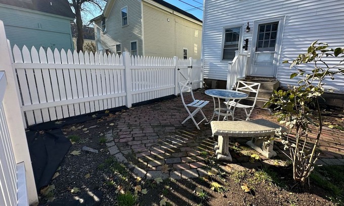 Portsmouth Apartment | Chic 1 BR with Sauna & King Bed - Blue Whale Inn