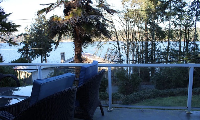 Mercer Island House | 3040 90th PL SE Mercer Island