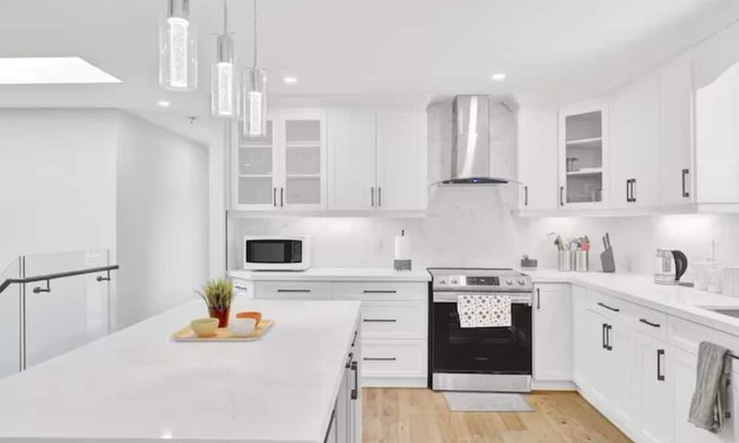 Caledon Cottage | Luxury 4 BR 3 BA Cottage Surrounded By Nature