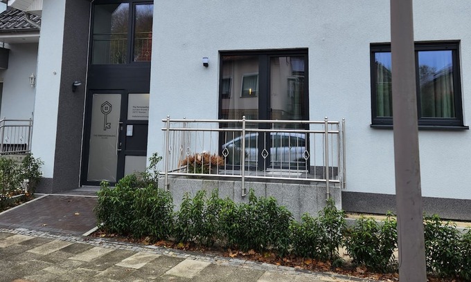 Schonebeck Apartment | Theferienwohnung Moderne 2 Zimmer Ferienwohnung in Einem Neubau