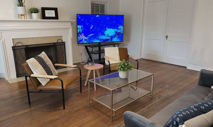 Del Mar House | City+Beach 3BR House w/ Laundry & Office