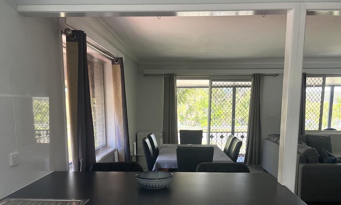 Nambucca Heads Apartment | Ocean Breeze (Wi-Fi)