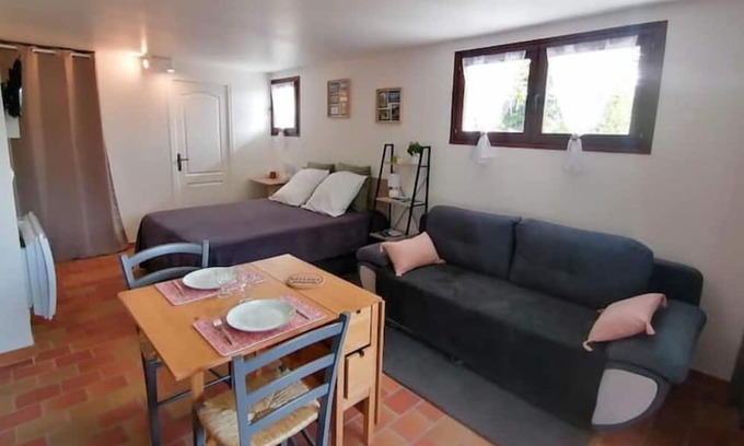 Saint-Jean-de-la-Porte Apartment | Studio Entre Vigne et Montagne en Combe de Savoie