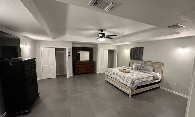 Eagle Pass House | Lonestar Lodge- Enjoy Smart TV with Disney, Amazon Prime, Ext. nearby Casino!